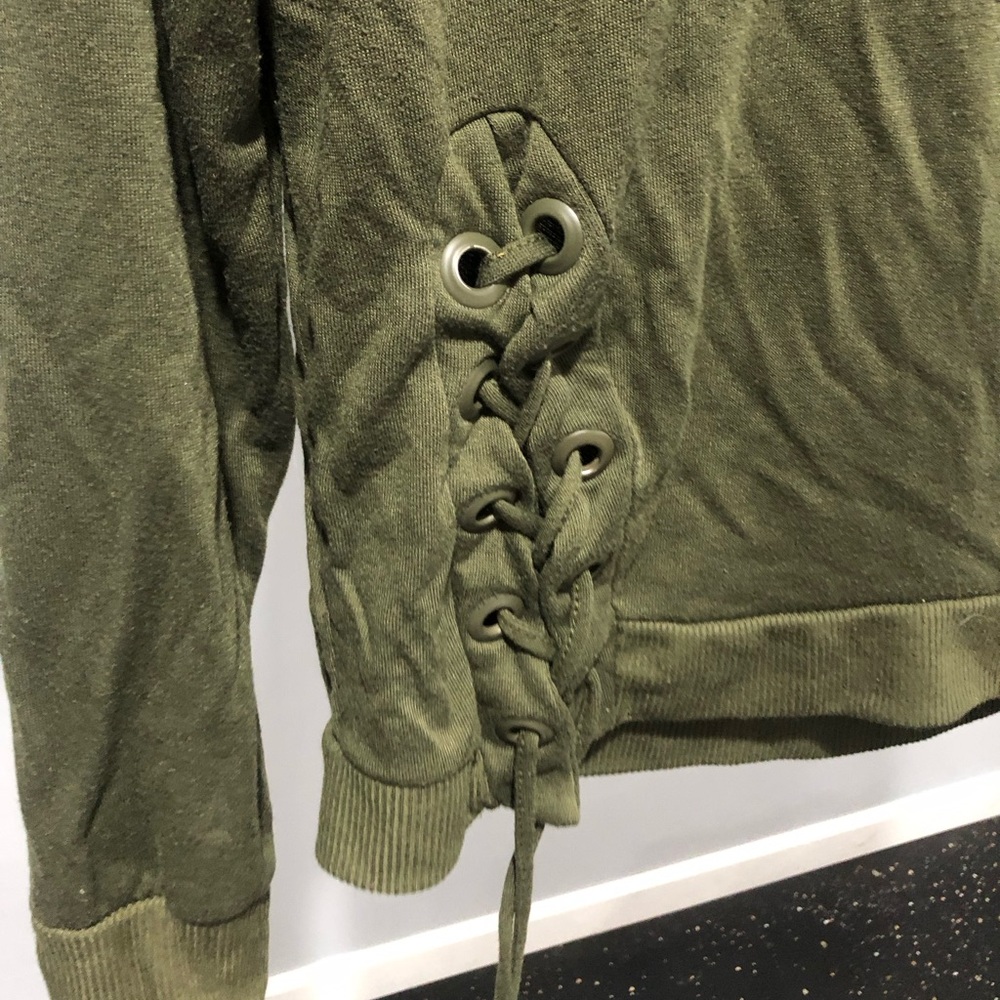 Long Sleeve Top✨ - Picture 3 of 4